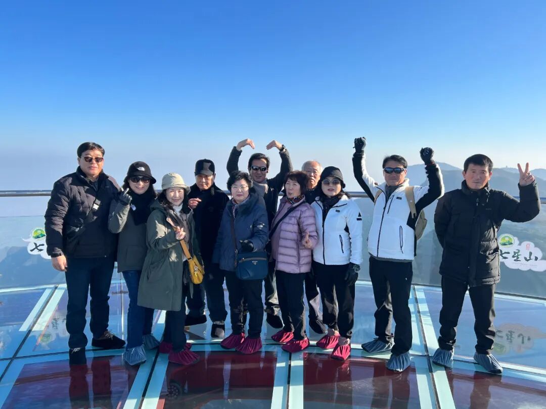 张家界的山上，“长”满了韩国人？