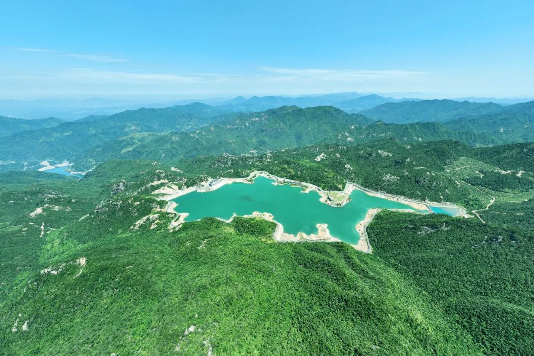 国网新源浙江缙云抽水蓄能电站上水库 &nbsp;摄/王佳敏