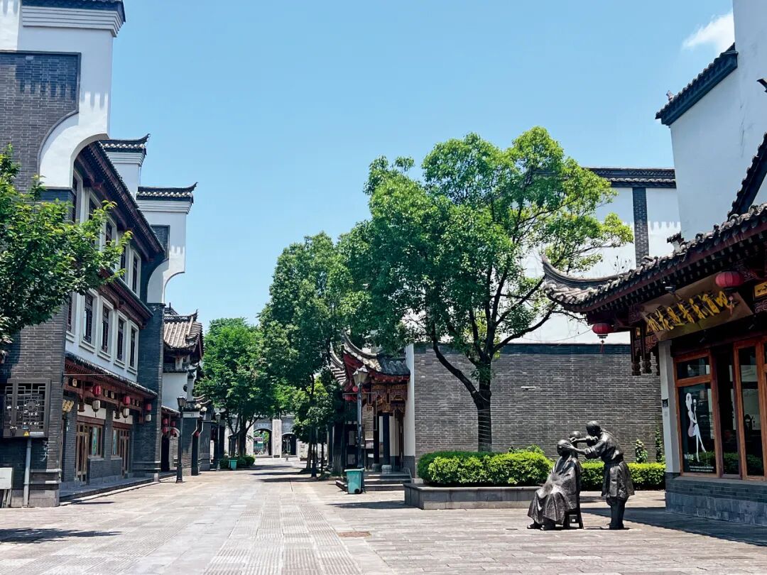 常德桃花源古镇成“空城”：部分投资者倾家荡产，益阳一古城亦烂尾