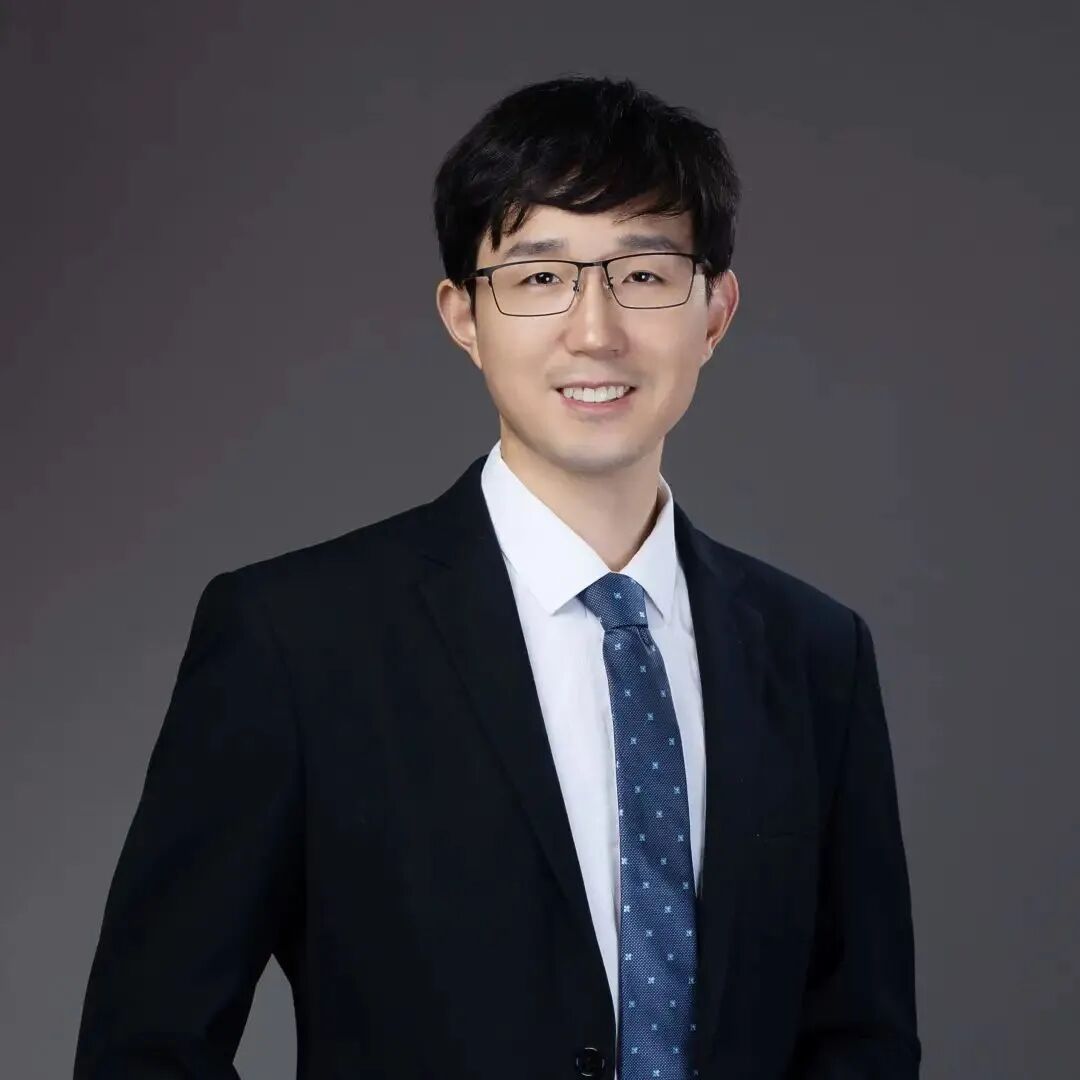 尤洋,新加坡国立大学校长青年教授,潞晨科技创始人兼董事长尤洋教授是