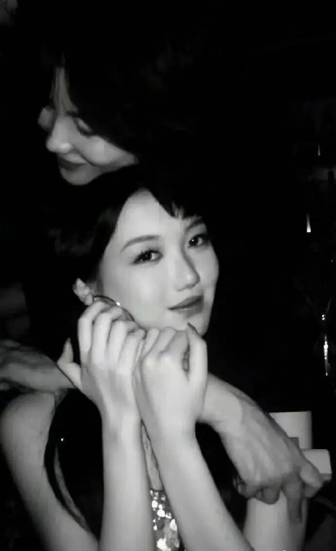 李嫣晒18岁成人礼照片,她怎么长这样了?