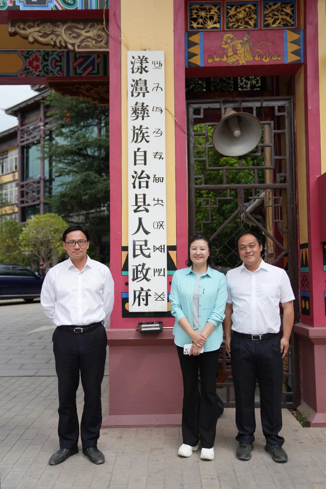 上海与漾濞,虽相隔千里却心手相连.