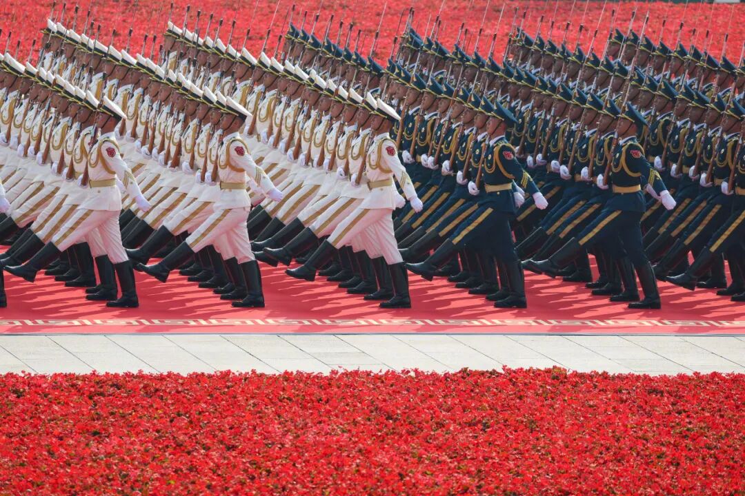 阅兵结束后受阅方队整齐退场宛若巨龙