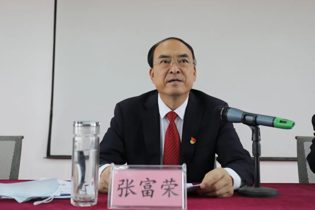 张富荣就全面从严治党工作提出三个方面的要求.