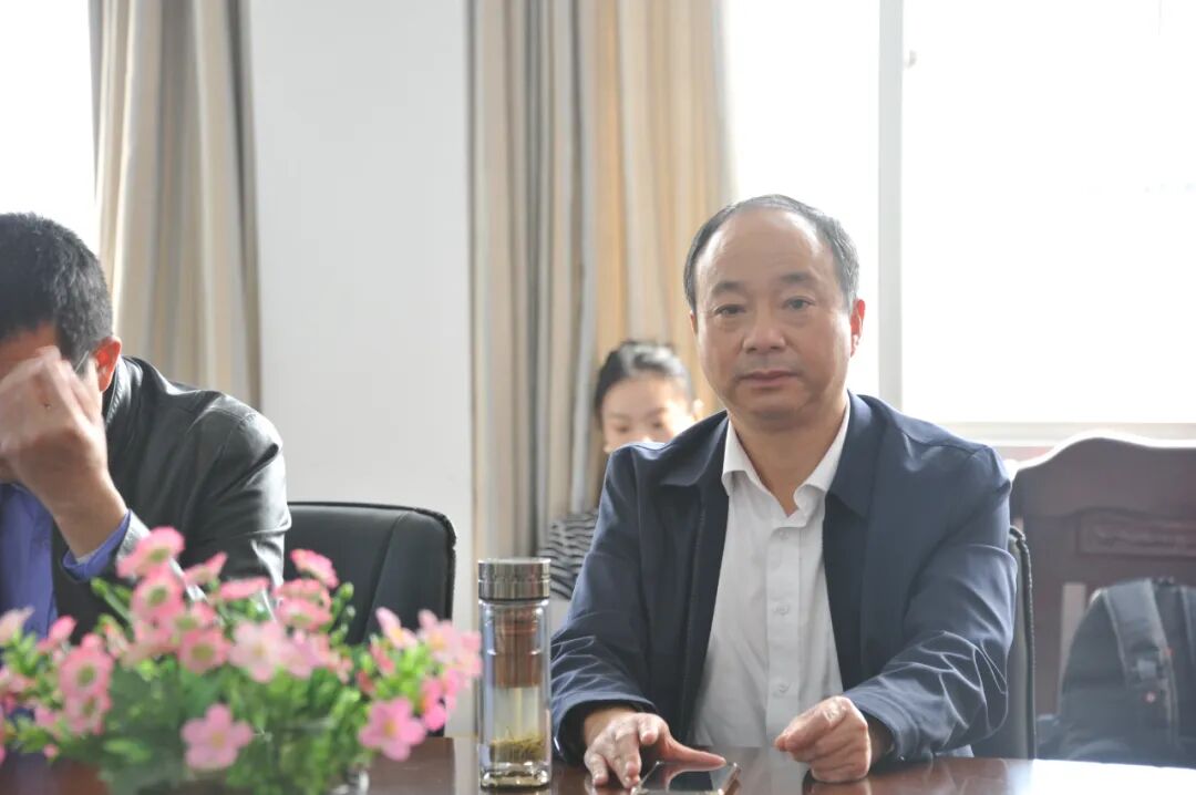 创始人 刘俊国深圳市宏德公益基金会副理事长兼秘书长 赵娟罗田县思源