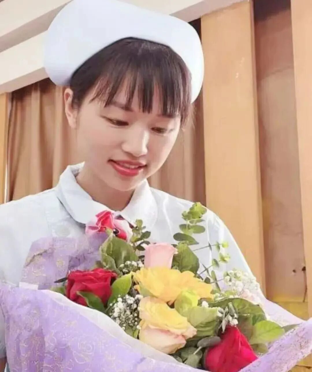 媒体评“最快女护士”哭求调休