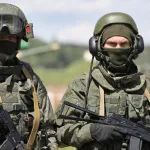 俄军士兵孤身杀入“战壕”，击毙3人俘虏2人，普京点名授勋