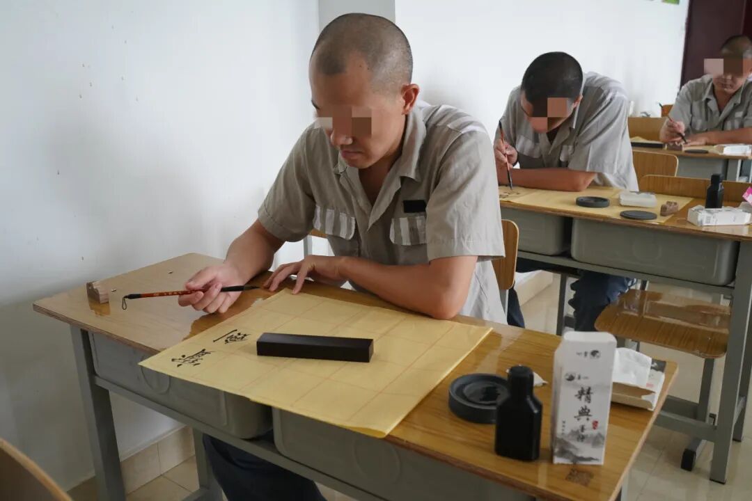 白云监狱服刑人员书法,绘画兴趣交流班正式开班