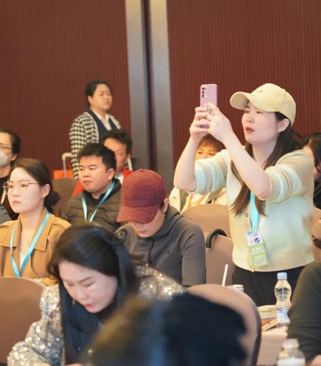 蕾特恩集团总经理  李云佩苗方清颜北京负责人  张玲玲资医堂疤斑痘