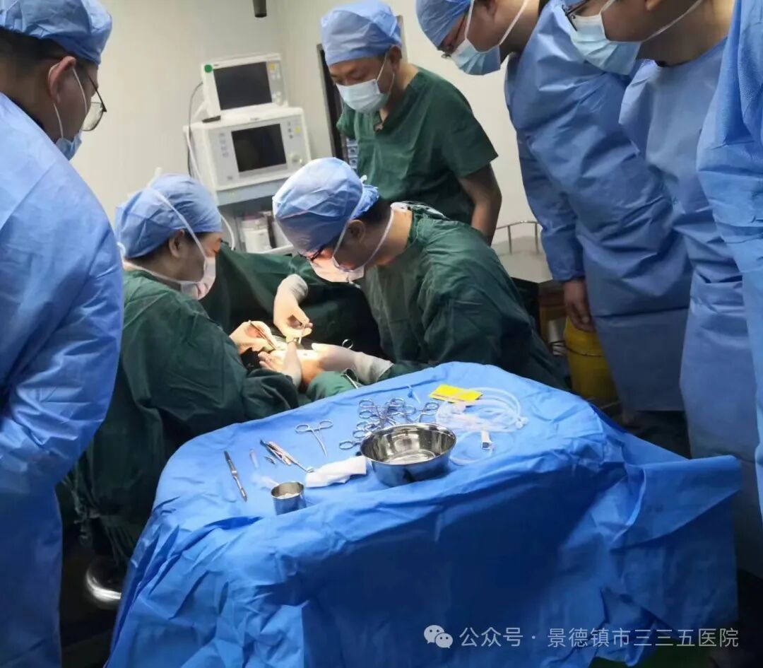 血滤机什么品牌好【三三五医院2024049期】肾友福音！三三五医院血透室再添利器——第二台费森尤斯5008S血滤机落户我院_https://www.jmylbn.com_新闻资讯_第4张