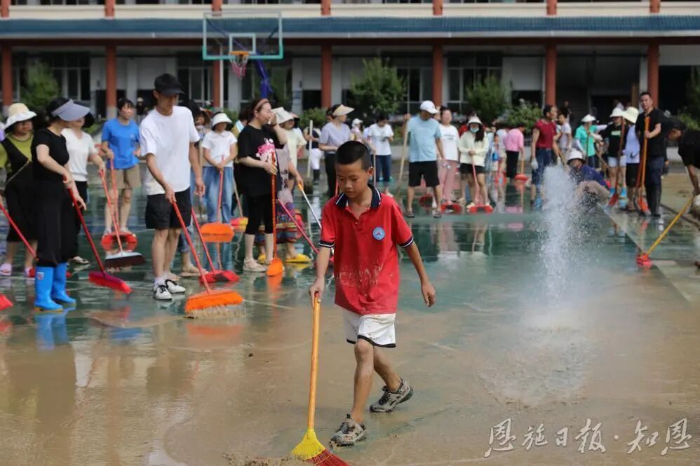 探访湖北咸丰暴雨洪灾现场