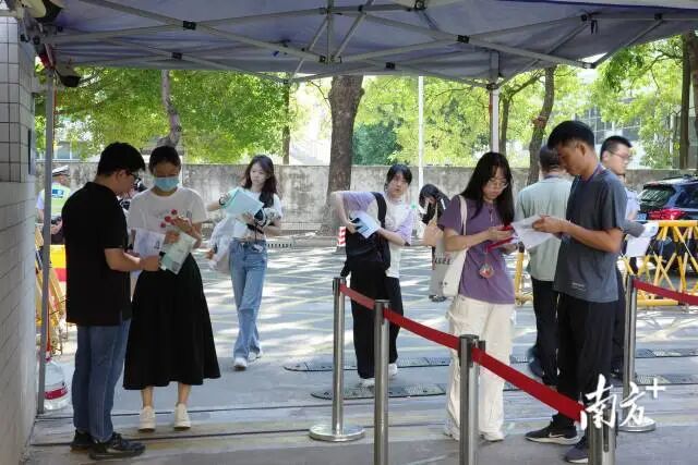 汕头考区2025年“法考”开考  南方+ 蔡沚彦 拍摄