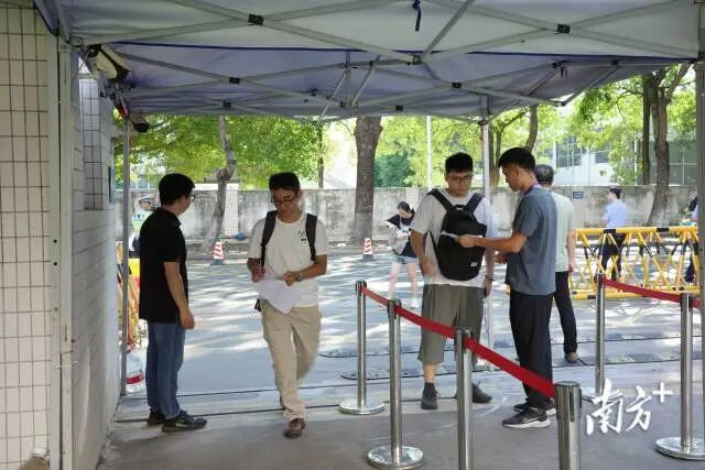 汕头考区2025年“法考”开考  南方+ 蔡沚彦 拍摄