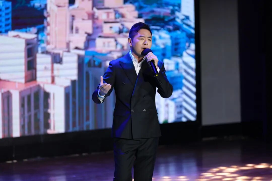 李佳凱演唱《故鄉的云》.jpg