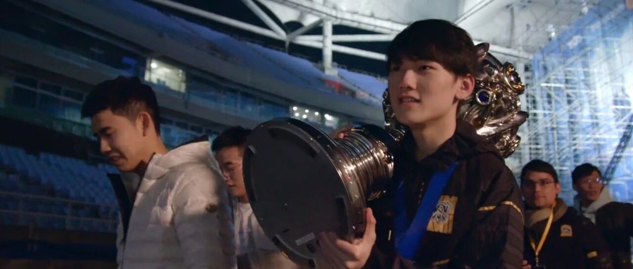 S10八强赛宣传片：“我赢了” “激烈” “复仇”