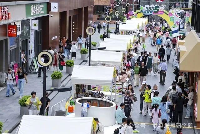 上海提出六大行动，以深化国际消费中心城市建设，切实发挥消费对经济发展的基础性作用。