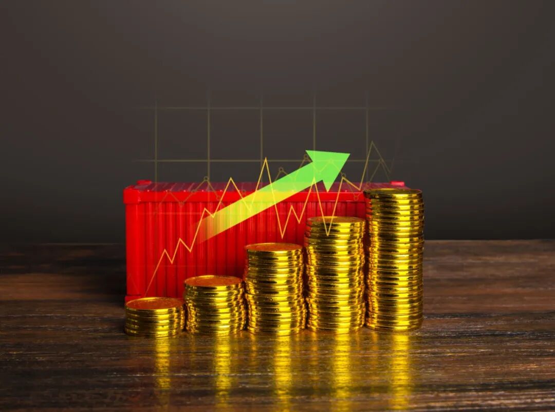 摄图网_330211663_集装箱运输成本上升 货物运输利润增长 运输能力不足和全球集装箱短缺危机 高运费 贸易流量增加(企业商用).jpg