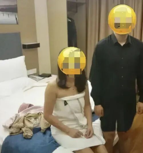 拖动左边 拖动左边 男子酒店抓到妻子出轨，拍下她和健身教练在一起。妻子因为内疚签了离婚协议