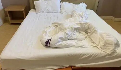 妻子出轨外教离婚了_妻子出轨教练抓签离婚内疚吗_拖动左边