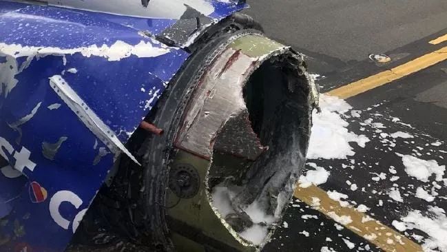 20岁小哥乘坐加航发现飞机窗户裂开，飞机紧急迫降特鲁多机场（组图） - 17