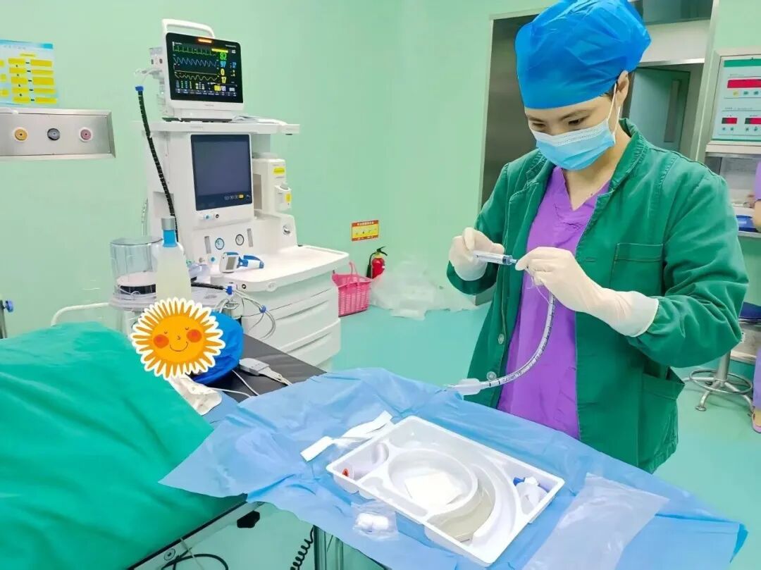 手术台怎么对灯【邛江人才】我的从医路——回望初心谈感想 ｜ 丁芳：我想让手术台的灯成为病人生命里的光_https://www.jmylbn.com_新闻资讯_第3张