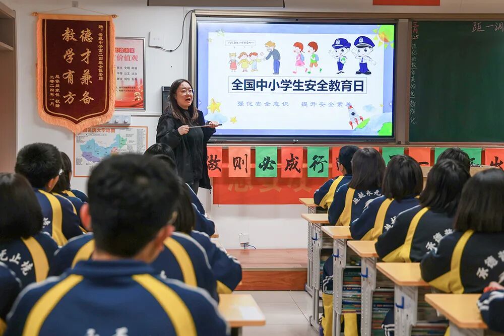 知识,提高自护,自救能力,近日,普臻中学各班级召开了以"防范在我心