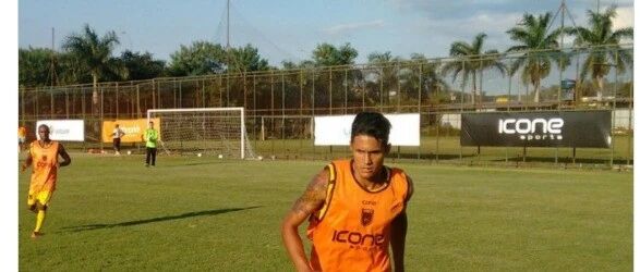 默默无闻征战巴西低级别联赛多年，在闪耀欧冠后，他终于加盟巴甲豪门