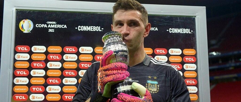 一战封神的门将！上个月才迎来国家队首秀，去年在俱乐部还是替补