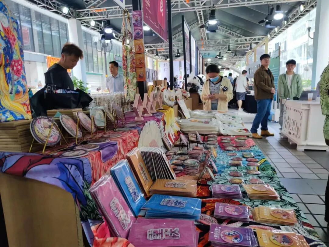 重慶藝術大市場跨圈鏈接：巴渝書市藝術飄香