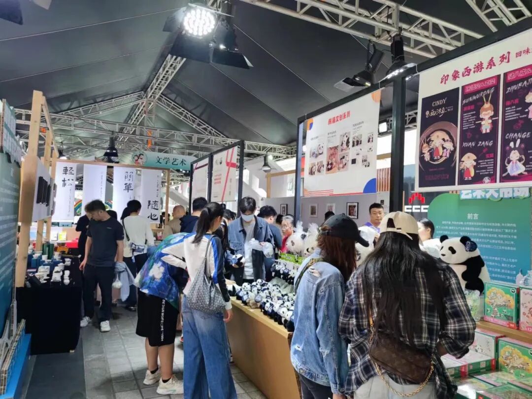 重慶藝術大市場跨圈鏈接：巴渝書市藝術飄香