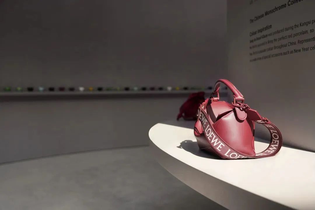 展览艺术家_艺术展览_展览艺术品