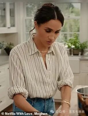 2) Doen Hava shirt, &pound;250; Cartier necklace, &pound;15,500