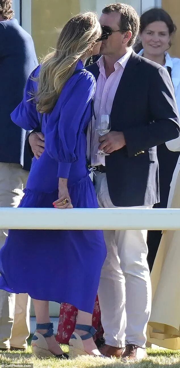 Body language expert breaks down King Charles' nephew Peter Phillips and  his girlfriend Harriet Sperling's PDA at the Gloucestershire Festival of  Polo | Daily Mail Online
