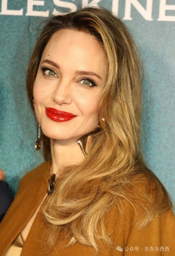 皮特和32岁女友撒狗粮,竟毫无违和感,亲生女儿要离开