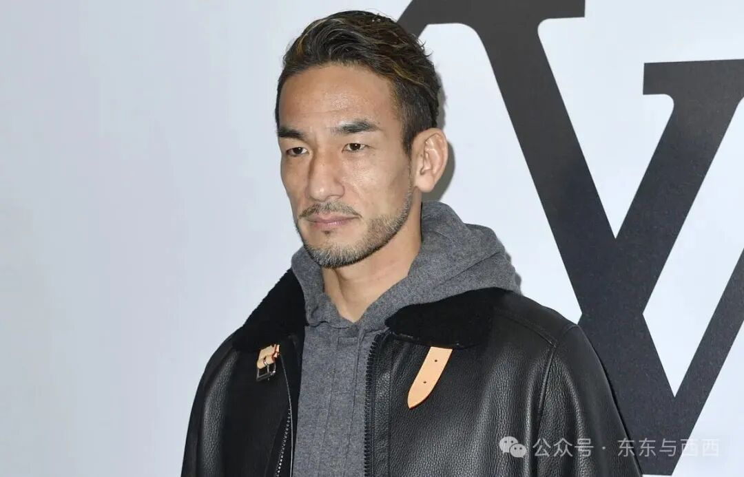 日本のレジェンド」中田英寿とドイツ代表ニャブリの2ショットをバイエルンが公開！「えっぐい」「世界の中田」 - 超ワールドサッカー！