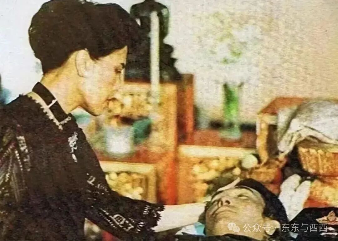 Queen Mother Sirikit of Thailand: Derailed as a bodyguard, the person who  loved her the most sent her to curettage - iNEWS