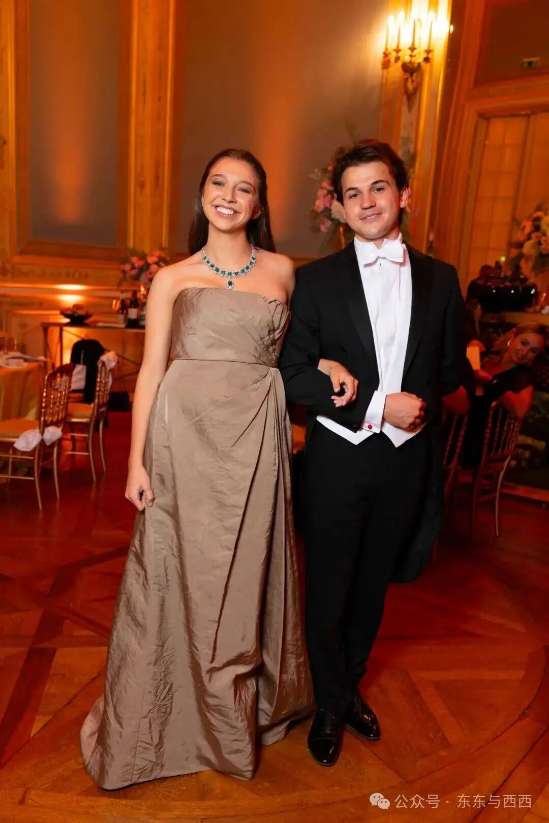 La princesse Isabelle et le prince Constantin parmi les Orl&eacute;ans pr&eacute;sents en  nombre au Bal de d&eacute;butantes