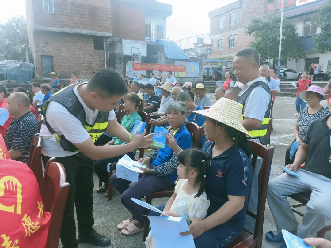 来宾市兴宾区石陵镇金秋佳节桂花香反邪宣传不打烊