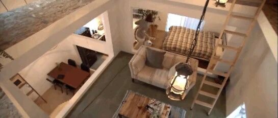 看傻眼！这对“断舍离”最狠的夫妻，家里连墙都没了...