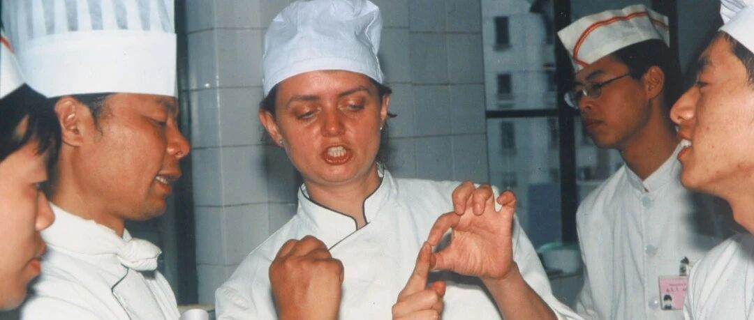 剑桥学霸20年吃遍中国，用英语教外国人煮四川菜，网友：快给她一个成都户口！