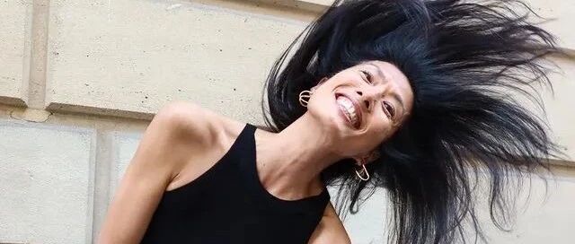 纪梵希家族唯一的中国媳妇，50岁出道当超模却被骂丑？对不起，她活得比谁都漂亮！