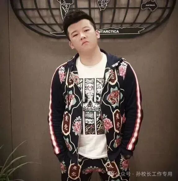 2024年抖音爆火8大网红，直播稳定10万+在线，你经常看哪一个？