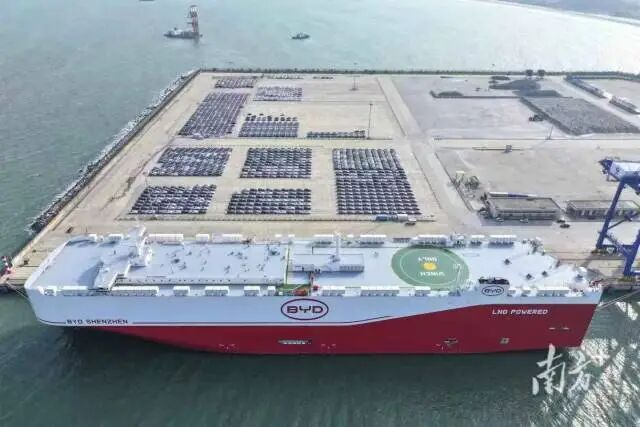 深汕特别合作区加快“港产城”联动，助力深圳建设新一代世界一流汽车城。