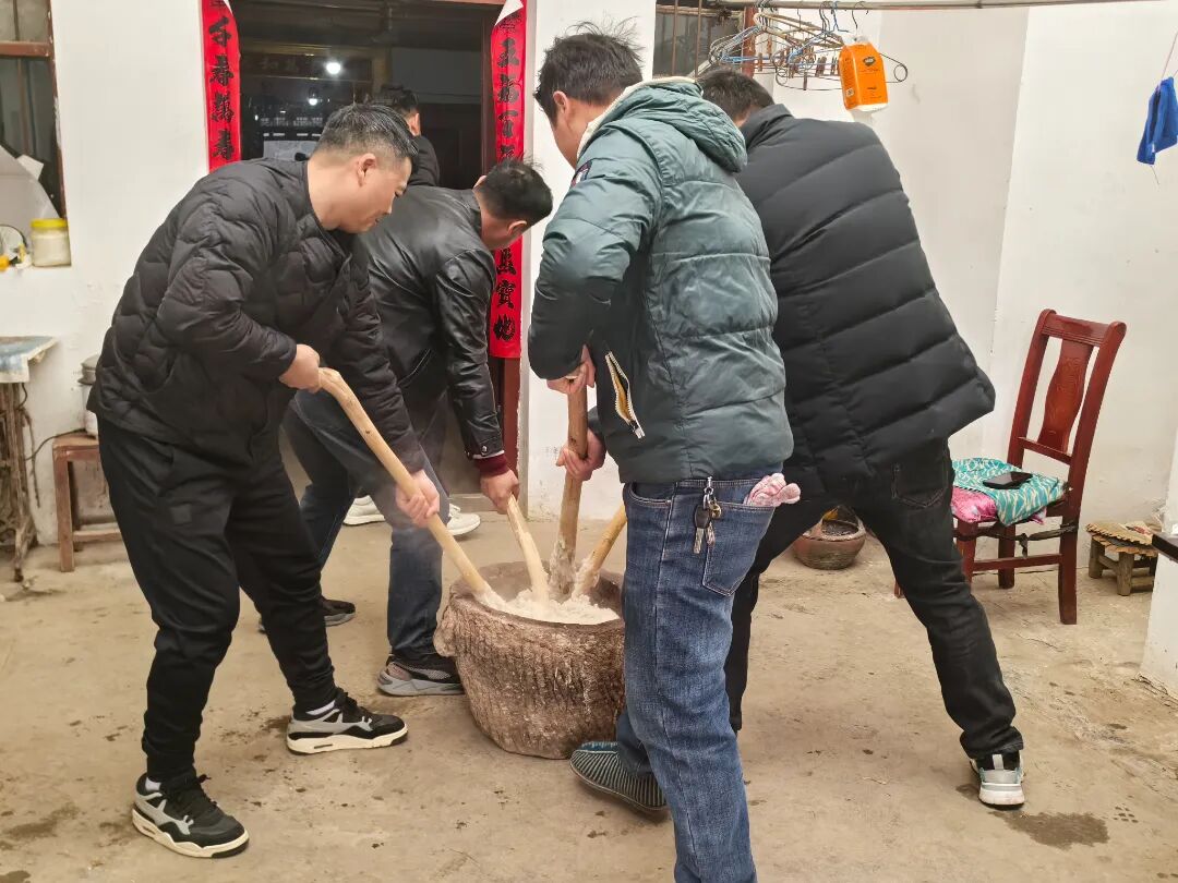 春节之前打年糕.jpg