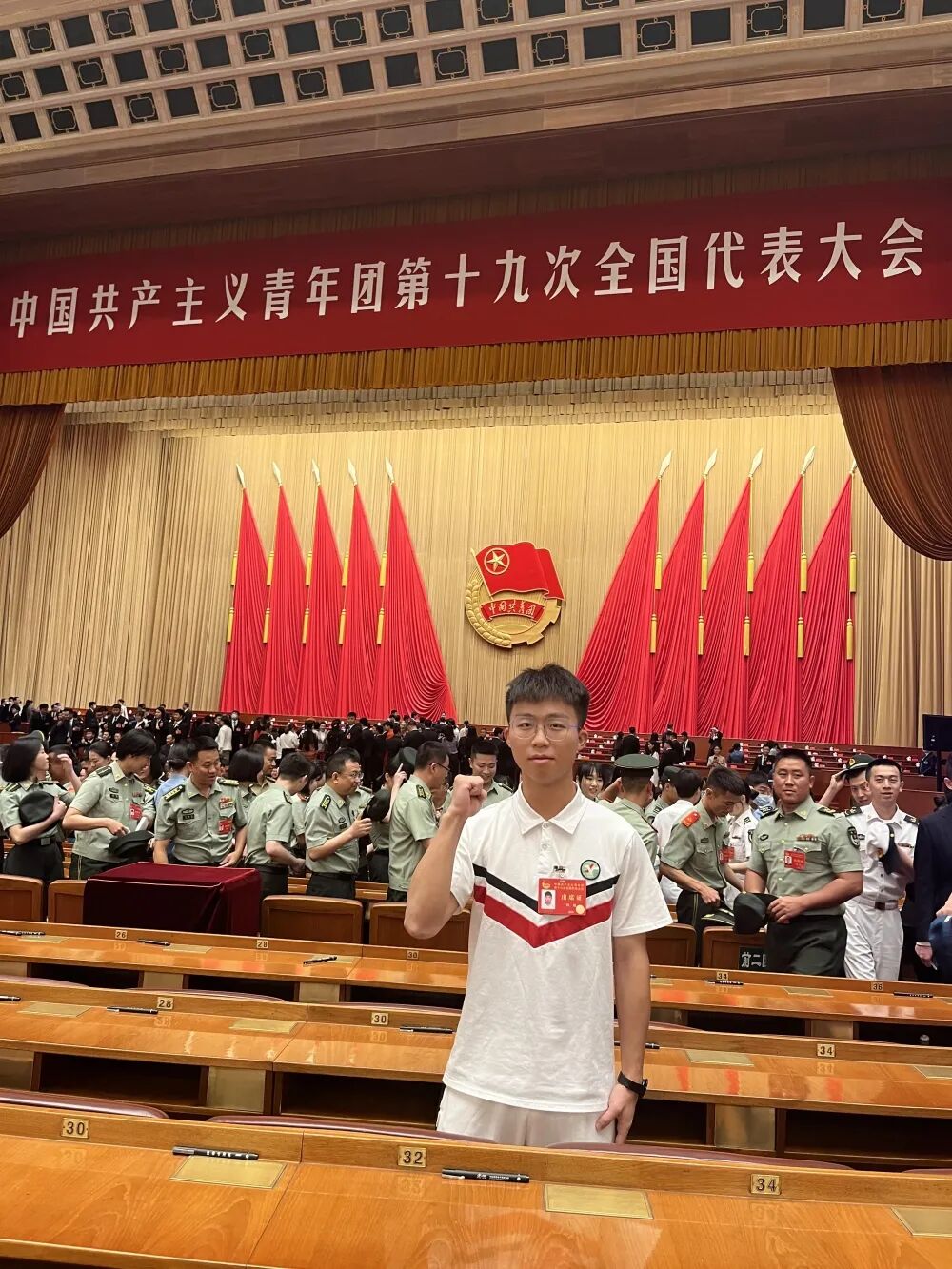 十九大代表,同时,林灿同学也是全省两名中学生团代表之一(另一位代表