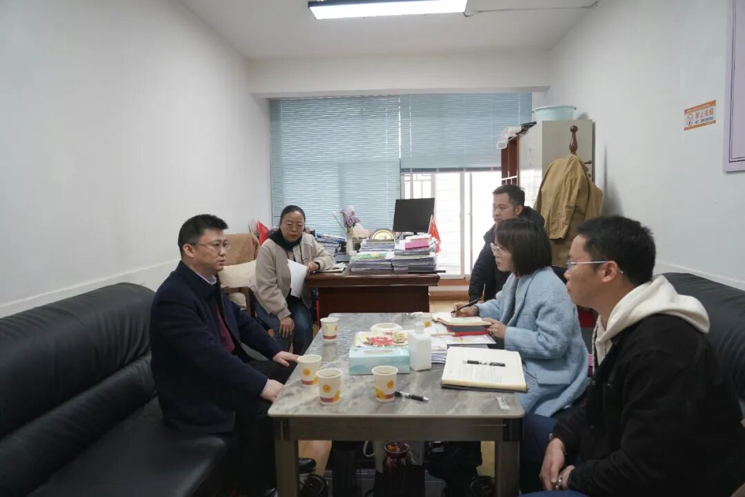 当天,刘桂均来到西湖路街道办事处,认真听取一季度"