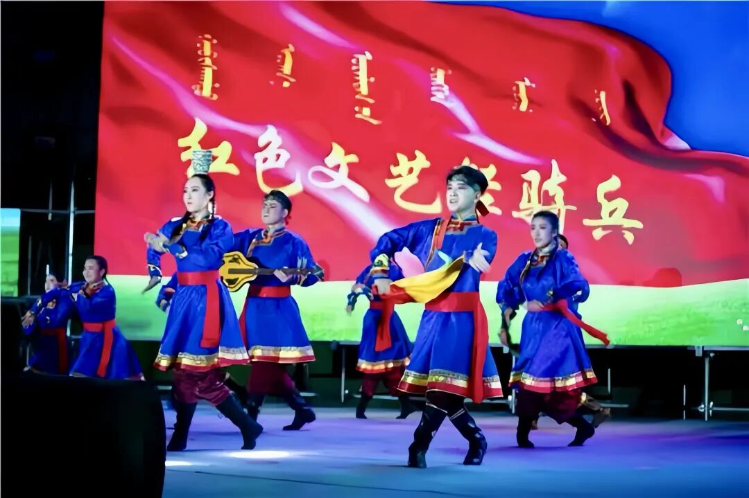 察右中旗乌兰牧骑:同心共"铸" 唱响民族团结主旋律