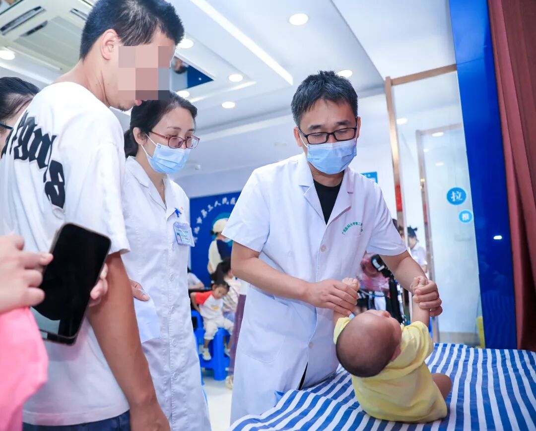 名医河池行，康复进万家——龙耀斌教授团队到河池市三医院义诊指导！