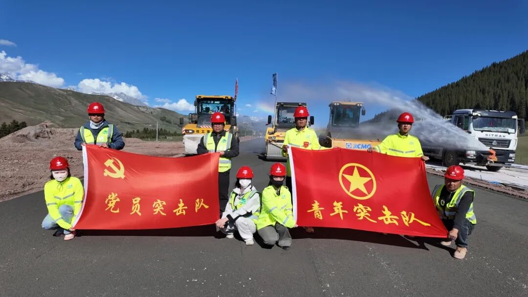 260531照片1：那巴三标项目全线水稳基层摊铺任务圆满完成.jpg