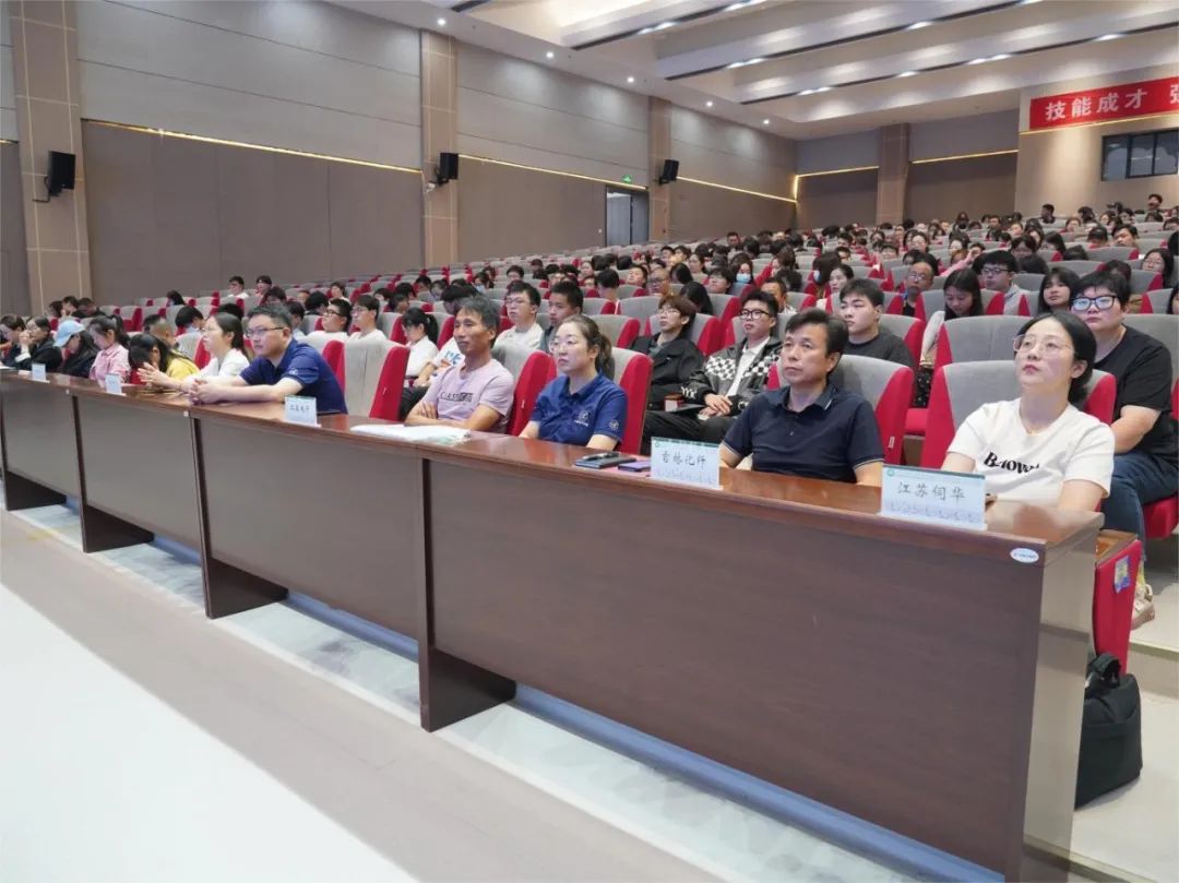 如皋市汽车及零部件商会会员企业宣讲进校园
